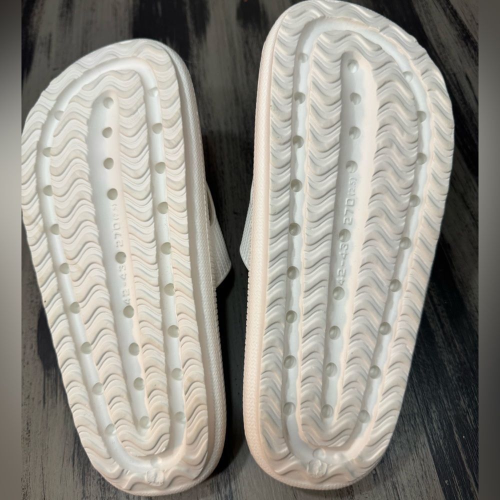 The Original Cloudies Women’s Size 9.5-10    Viral Tik Tok Comfort Slides - Picture 8 of 10